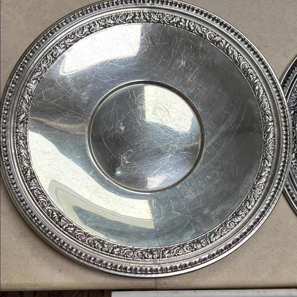Vintage Reed and Barton silver plate trays - Picture 2 of 7